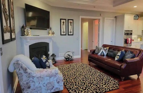 Porters Sideling House | Luxurious King Bed Suite overlooking great view.
