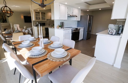Inglewood-Finn Hill Condo | Luxurious Lake Front Condo With Stunning Views In Kirkland
