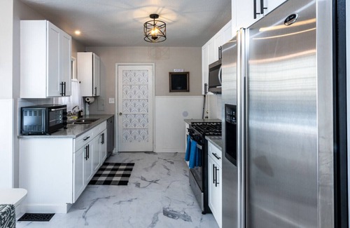 Ogden Apartment | Luxurious Mid-Century-Retreat