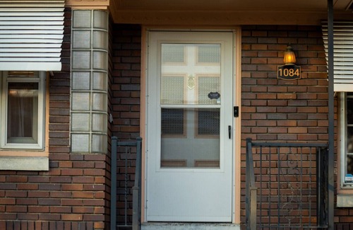 Ogden Apartment | Luxurious Mid-Century-Retreat