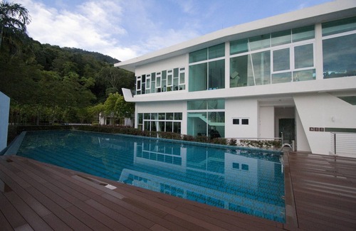 Batu Ferringhi Villa | Luxurious modern 3-storey Villa