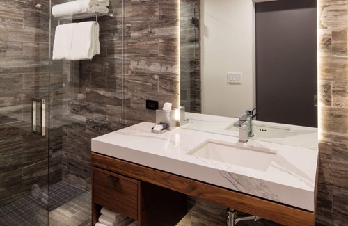 San Luis Obispo Hotel | Luxurious modern downtown hotel