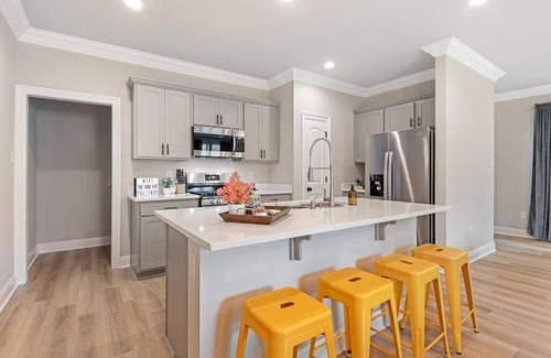 Highlands - Perkins House | Luxurious New 3b/2.5bath 4 miles from LSU