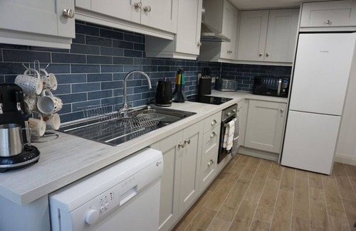Lecemy House | ★ LUXURIOUS & NEW | in the heart of Donegal Town ★