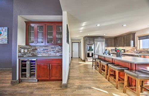 Agate Beach House | Luxurious Newport Estate w/Spa & Lighthouse Views