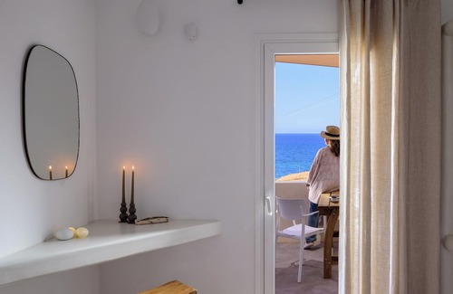 Exo Gialos House | Luxurious Private Retreat in Santorini