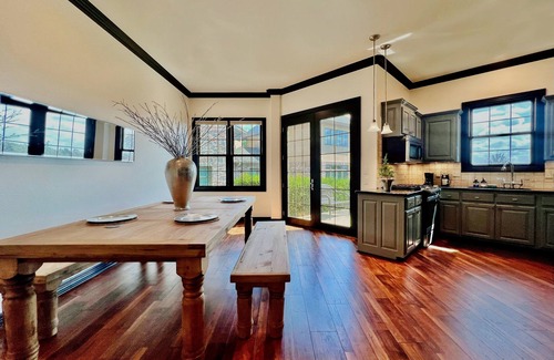 Rogers House | Luxurious Remodeled 2BR/3BED Bentonville NWA/Walmart HO Area