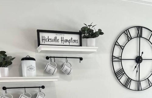 Hicksville Resort | Luxurious Retreat 8 Beds 3 bath with Heated Pool