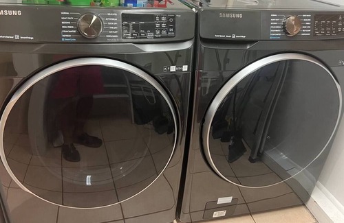 Hicksville Resort | Luxurious Retreat 8 Beds 3 bath with Heated Pool