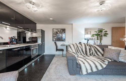 Diglis Apartment | Luxurious river view apartment with terrace