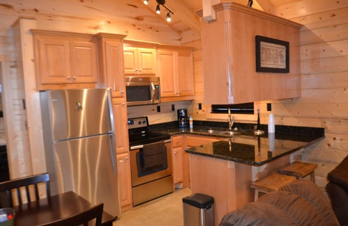 Shreveport Cabin | Luxurious Romantic Log Cabin North of Shreveport