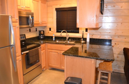 Shreveport Cabin | Luxurious Romantic Log Cabin North of Shreveport