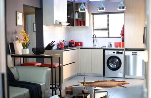 Ekurhuleni Apartment | Luxurious Self-catering Apartment in Benoni With Private Entrance