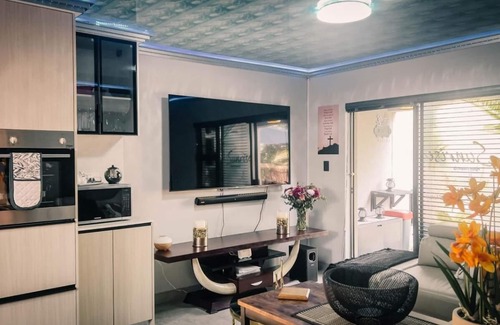 Ekurhuleni Apartment | Luxurious Self-catering Apartment in Benoni With Private Entrance