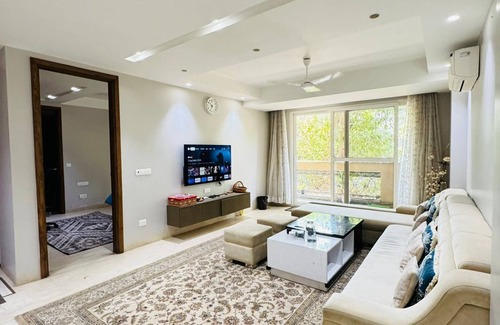Nizamuddin East Apartment | Luxurious STUDIO BnB In DELHI's Heart