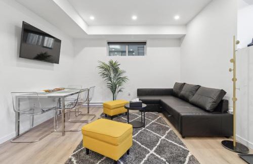 Willoughby Apartment | Luxurious & Stylish 2BR P/Suite, Near Vancouver