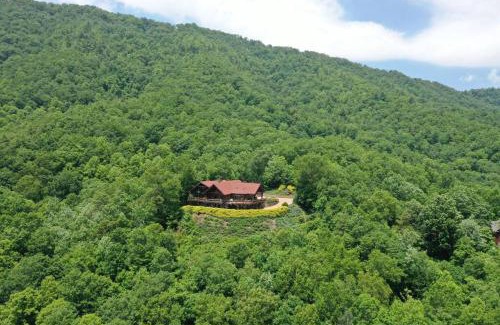 Butler House | LUXURIOUS TN Mtn Lodge- Sleeps 22+, Hiking & Lake