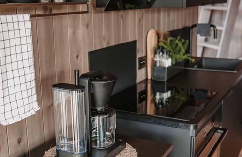 Iveland Cabin | Luxurious Tree Top Cabin by the Lake