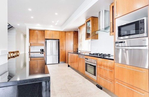 Mooloolaba House | Luxurious, tropical Haven Mooloolaba