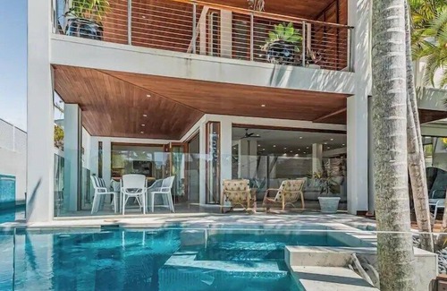 Mooloolaba House | Luxurious, tropical Haven Mooloolaba