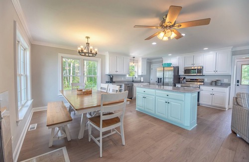 Deltaville House | Luxurious Waterfront Paradise with gorgeous water views& private deck 4bd/3bath