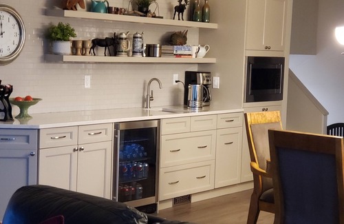 Saint Laurent Cottage | Luxury 1900sf lake front cottage c/w game room, hot tub, pool, near golf course