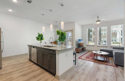 Vista Del Pueblo Apartment | Luxury 1BD/1BA Near The Airport 5953