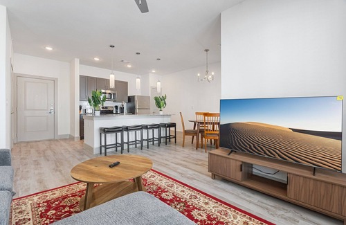 Vista Del Pueblo Apartment | Luxury 1BD/1BA Near The Airport 5953
