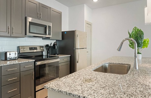Vista Del Pueblo Apartment | Luxury 1BD/1BA Next to Airport 8653