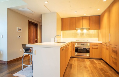 Ala Moana Condo | Luxury 1BD in ONE ALA MOANA with Beautiful View and Room with Free Parking!