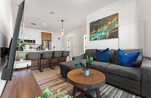 Everett Apartment | Luxury 1BR near Boston 0193