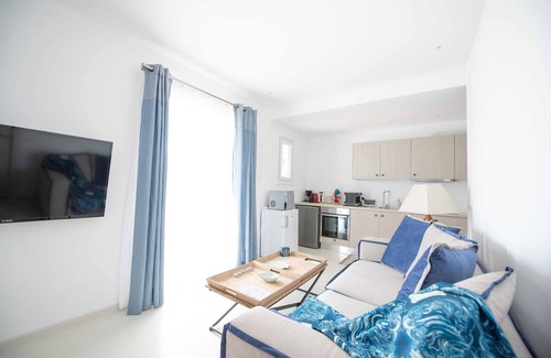 Kanalia Apartment | Luxury 2-Bedroom Apartment with Private Pool, wide Veranda and Sea View (3B)