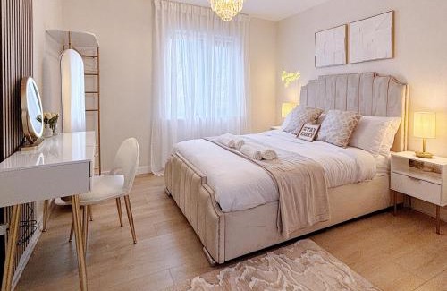 Leeds Apartment | Luxury 2 bedroom Leeds City Apartment with Free parking & Jacuzzi bath