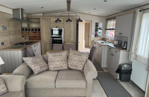 Hunstanton Cabin | Luxury 2 Bedroom van linen included Pets go Free