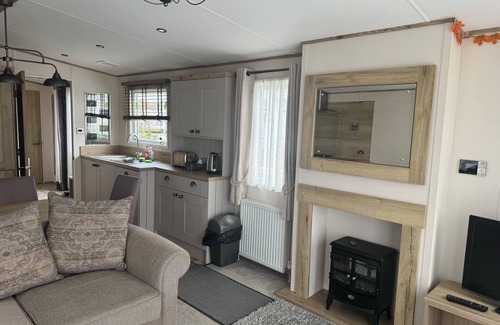 Hunstanton Cabin | Luxury 2 Bedroom van linen included Pets go Free