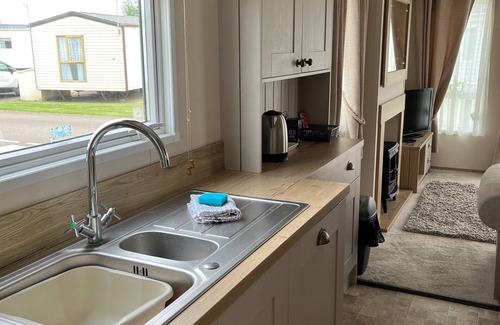 Hunstanton Cabin | Luxury 2 Bedroom van linen included Pets go Free