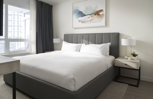 South Lake Union Hotel | Luxury 2-BR Suite in South Lake Union: Pools, Gym, Kitchen, & Balcony