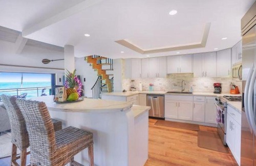 Wailua House Lots Apartment | Luxury 2-Story Oceanfront Condo w/Views & Pool