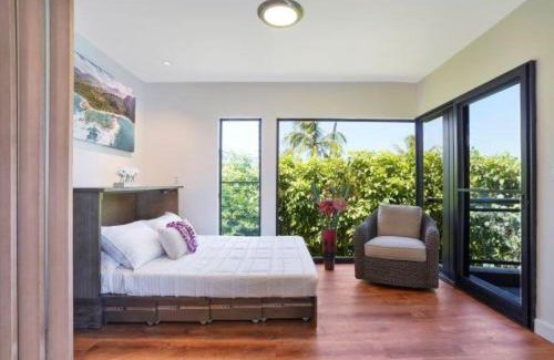 Wailua House Lots Apartment | Luxury 2-Story Oceanfront Condo w/Views & Pool