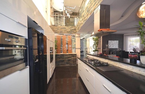 Villas Ana Maria Villa | Luxury 21BD Party Complex, guest-friendly, steps from Clubs/Beaches!