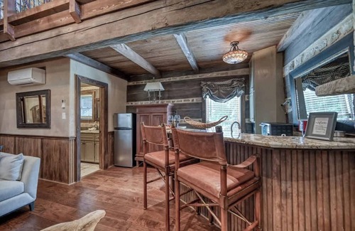 Fredericksburg Cabin | Luxury 23-ac Ranch Casita With Hot tub