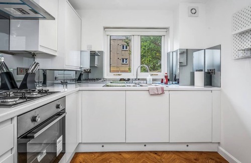 Haymarket Apartment | Luxury 2bed 2bath-ground Floor-free Parking