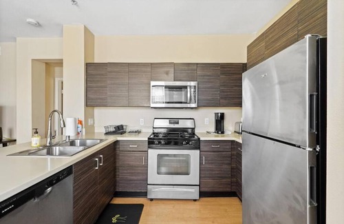 Orange Apartment | Luxury 2BR/2BA! 5 MIN to Disney!