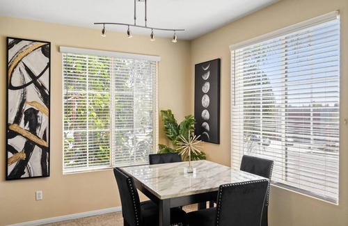 Orange Apartment | Luxury 2BR/2BA! 5 MIN to Disney!