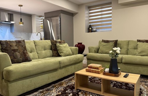 Richmond Hill House | Luxury 2BR/2BA Retreat + Netflix + Free Parking –Lake Wilcox-Richmond Hill-VRBO