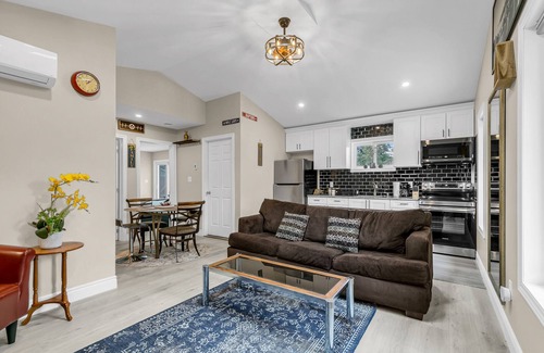 Windsor House | Luxury 2BR home with high ceilings with BBQ/patio in beautiful South Windsor.