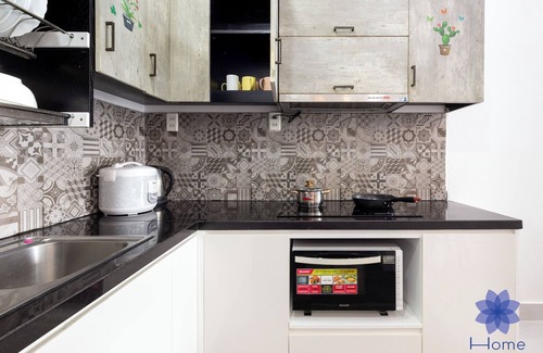 Phu Nhuan House | Luxury 2Brs Apt, Free Gym & Pool, 2km from Tan Son Nhat Airport