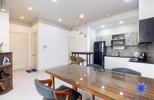 Phu Nhuan House | Luxury 2Brs Apt, Free Gym & Pool, 2km from Tan Son Nhat Airport