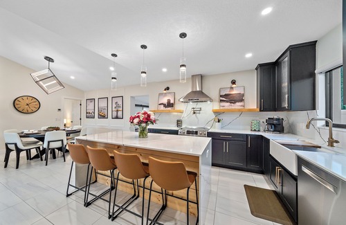 Sarasota House | Luxury 3/3 with Heated Pool, Spa, & Putting Green!