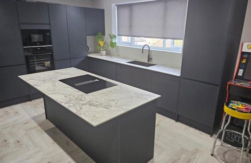 Harehills Apartment | Luxury 3 bed next to city centre